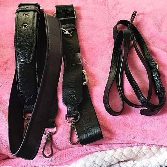 Steve Madden Black Messenger Bag with Modern Design and